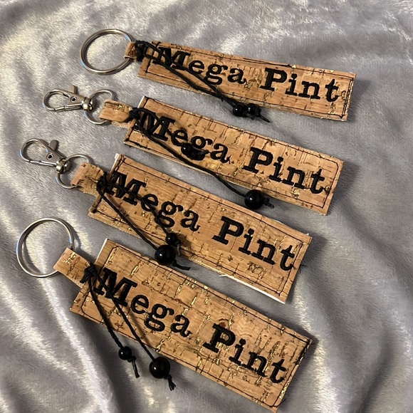 Mega Pint Key Fob-Cork & Hemp Embroidery-Glass Black Pearl-Team Johnny Depp 🍷☠️ - Picture 3 of 5